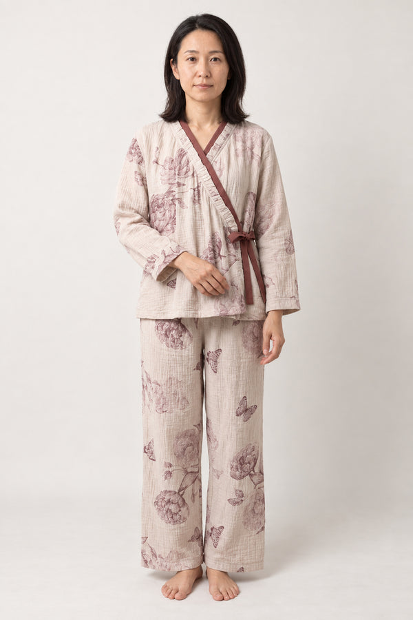 Butterfly Garden Sleep Set 'Botanchou' – cream women's sleep set with butterfly and peony print and side-tie top, Japanese style pyjamas, front view on model
