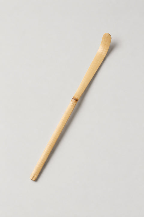 Chashaku 'Takesaji' – pale bamboo chashaku matcha scoop bent at the tip, Japanese tea ceremony spoon, studio view