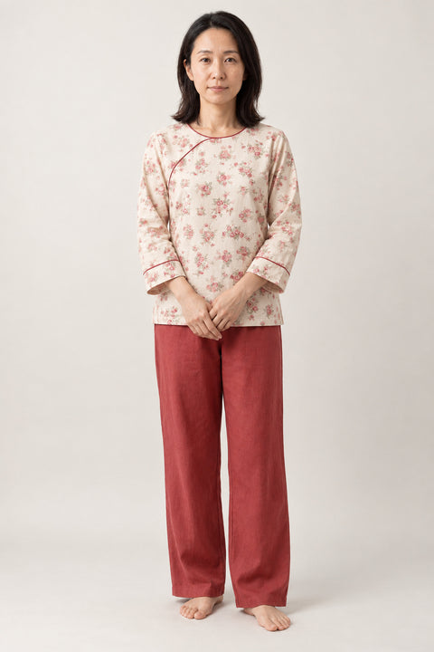 Floral Japanese Sleepwear Set 'Komon' – women's sleepwear set with small floral print top and red trousers, Japanese komon style pyjamas, front view on model