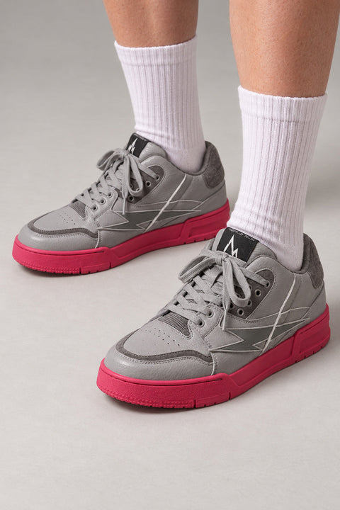 Fuchsia Sole Skate Sneakers 'Ikazuchi' – grey skate sneakers on a fuchsia pink sole with lightning line, Japanese streetwear sneakers worn with white socks, on model