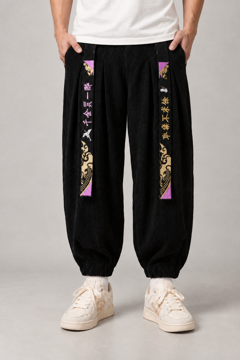 Kanji Band Wide Workwear Pants 'Daiku' – black version of the kanji band wide workwear pants, front view on model