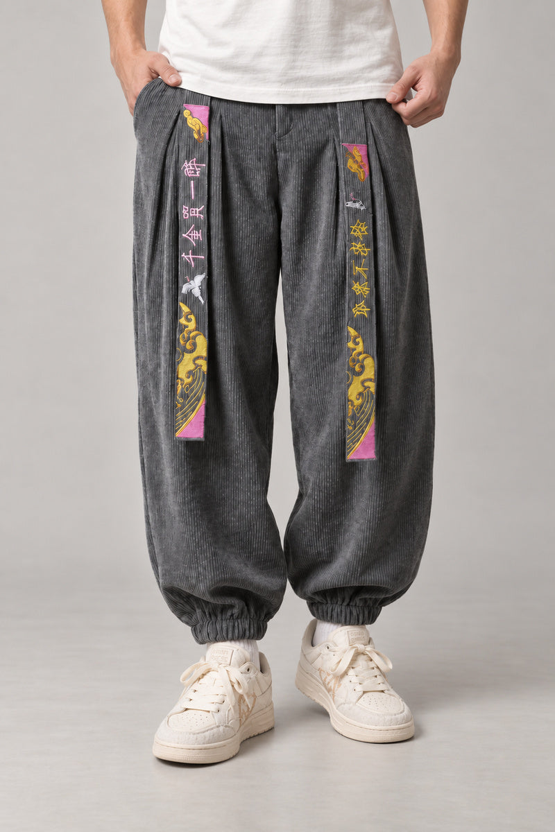 Kanji Band Wide Workwear Pants 'Daiku' – grey version of the kanji band wide workwear pants, front view on model