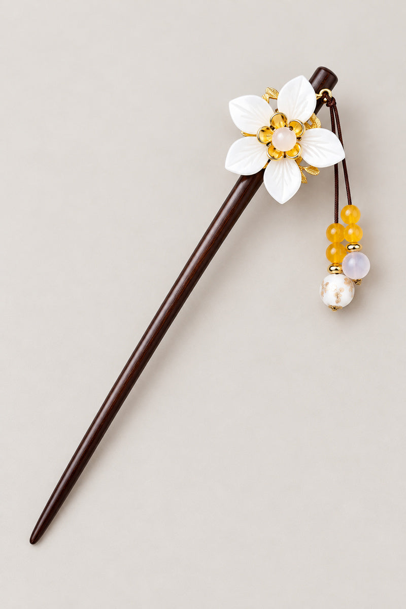 Kanzashi – kanzashi hair stick with white flower, gold leaves and amber bead tassel, studio view