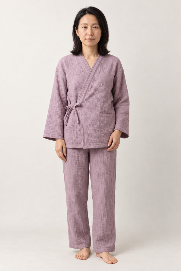 Lavender Crinkle Pyjama Set 'Fujigasumi' – lavender purple women's crinkle gauze pyjama set with side-tie wrap top, Japanese style loungewear, front view on model