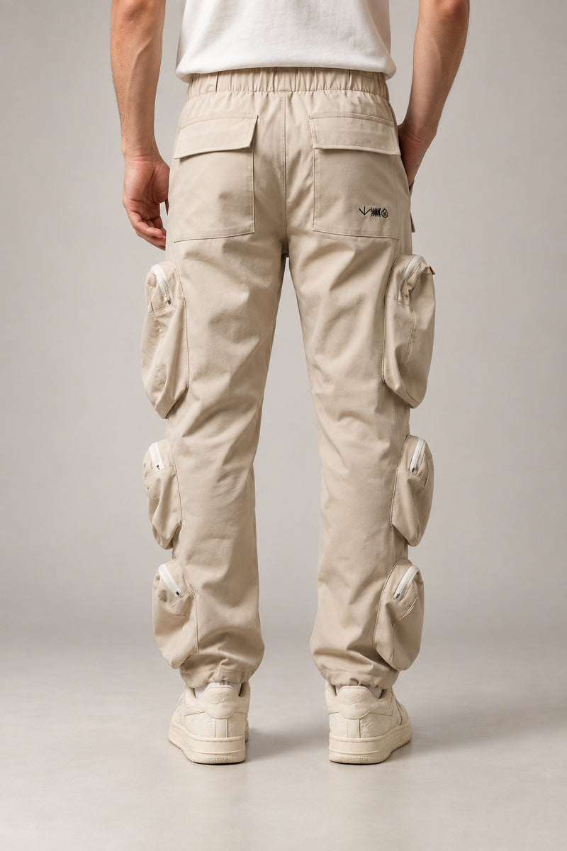 Light Beige Cargo Trousers 'Sunahama' – back view of the beige cargo trousers showing rear pockets