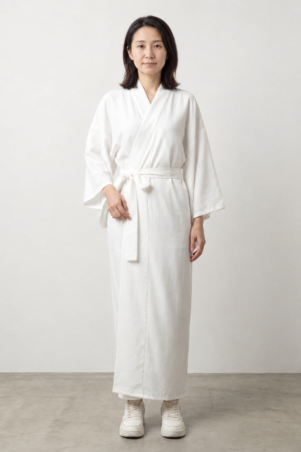 Nagajuban Kimono Robe 'Sugata' – white nagajuban under-kimono robe with tie, plain Japanese kimono undergarment, front view on model