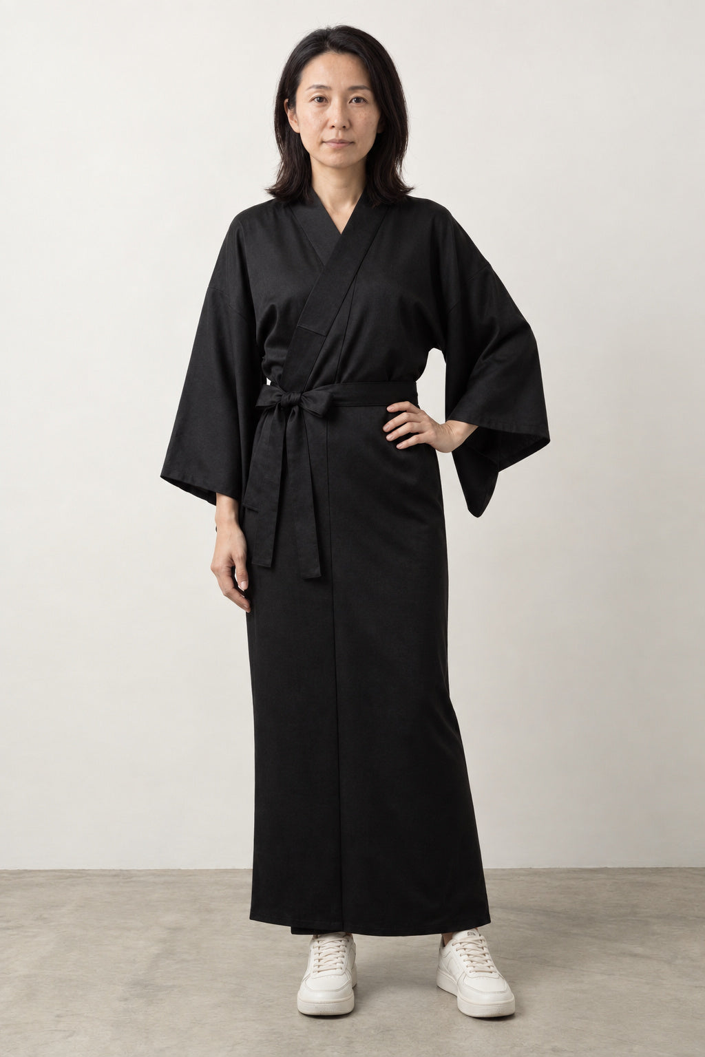 Nagajuban Kimono Robe 'Sugata' – black version of the nagajuban under-kimono robe with tie, plain Japanese kimono base layer, front view on model