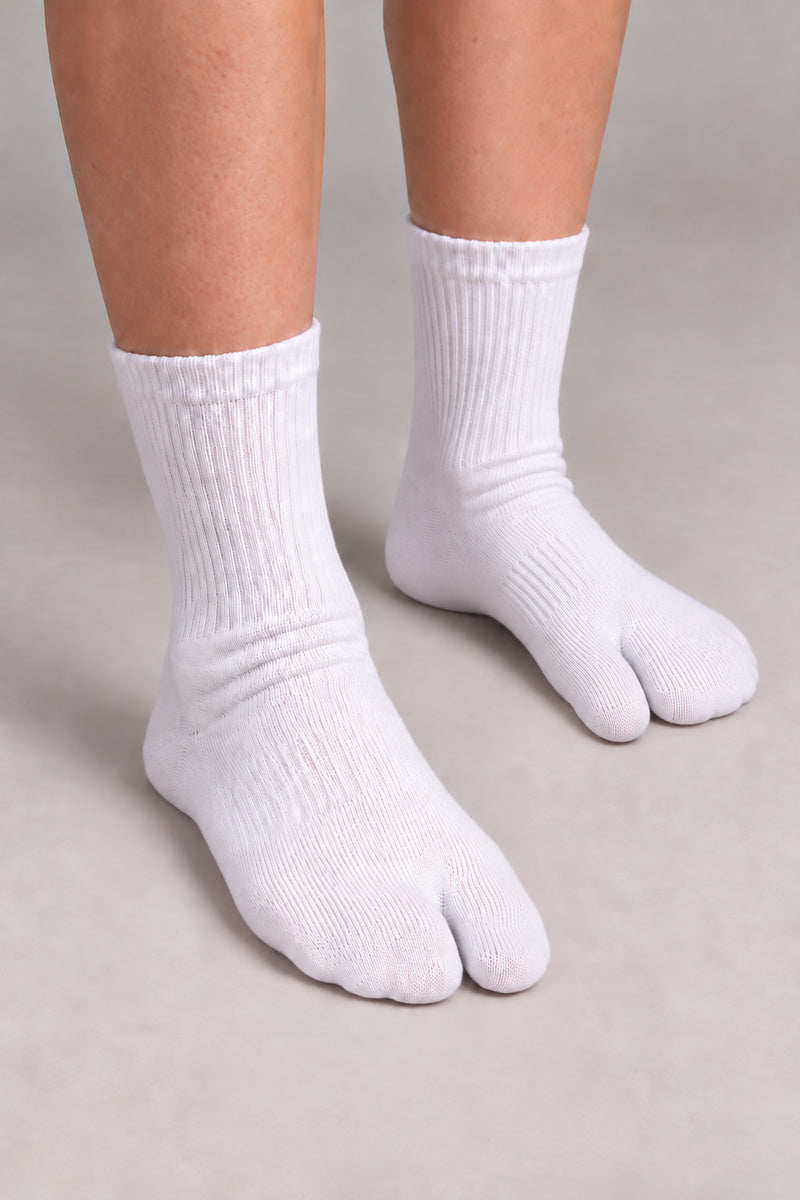 Tabi Socks – white ribbed tabi socks with split toe, Japanese socks for geta and sandals, front view on model