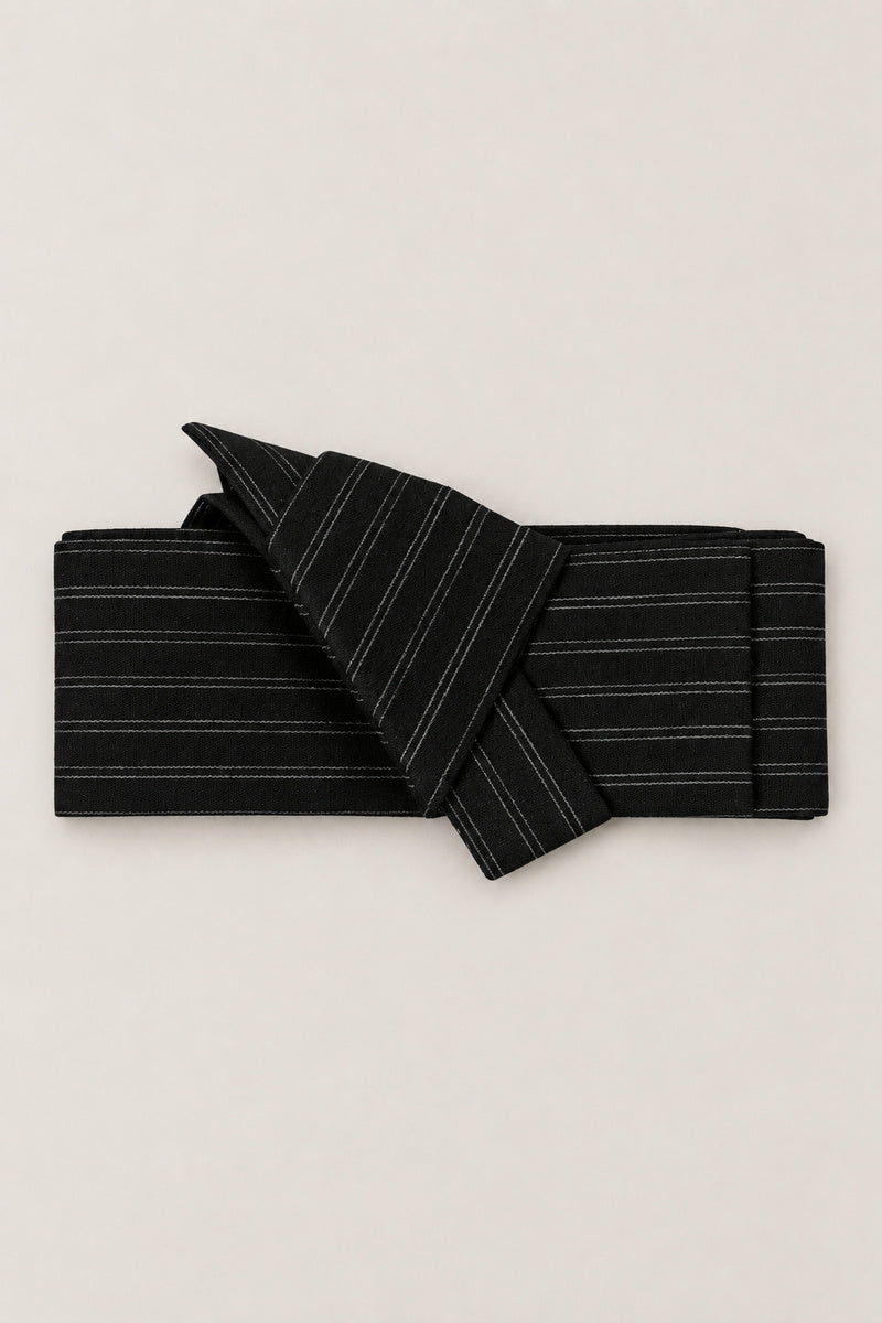 Yukata Obi Belt 'Tobishima' – black obi belt with white pinstripes in groups, narrow pre-tied Japanese obi belt with sewn knot and hidden adjustable closure, for kimono, yukata or jinbei, studio view