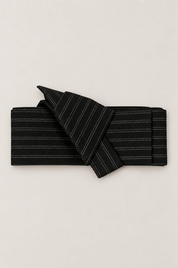 Yukata Obi Belt 'Tobishima' – black obi belt with white pinstripes in groups, narrow pre-tied Japanese obi belt with sewn knot and hidden adjustable closure, for kimono, yukata or jinbei, studio view